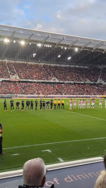 WILD beim SC Freiburg – ganz nah dran am Geschehen!
Was für ein besonderer Moment: Christian Günter wurde für sein unglaubliches 441. Spiel im SC-Trikot geehrt 💪
Und auf dem Platz? St. Pauli musste sich mit 2:1 geschlagen geben!
Ein Sonntag voller Emotionen, Einsatz und purer Freiburger Leidenschaft!
SC Freiburg vor, immer wieder vor!
#SCFreiburg #WILDmomente #Bundesliga #FreiburgLiebe #ChristianGünter #Heimsieg #Sportclub #SCF #Freiburg #Fußballliebe #stpauli