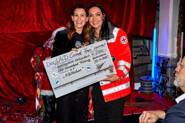 💙 Tue Gutes – und zeig es der Welt! 💙Unsere Getränkekasse wurde zur Winterhilfe: Über 1.000 Euro kamen zusammen, die unsere Geschäftsführung auf 2.100 Euro verdoppelt hat. Die Spende ging an das Deutsche Rote Kreuz Freiburg e.V.  und unterstützt den Kältebus. „Der Kältebus ist für viele Menschen, die auf der Straße leben, ein sicherer Ort, an dem sie Wärme, Gespräche, ein offenes Ohr und das Gefühl von Menschlichkeit finden“, erklärte Sabine Meybrunn. „Solche Spenden helfen uns direkt und ohne Umwege.“

Gemeinsam Verantwortung übernehmen – das macht den Unterschied. 

💙 Do good – and show it to the world! 💙
Our drinks fund turned into support for a good cause: more than €1.000,- were collected, which our management doubled to €2.100. The donation went to the German Red Cross Freiburg e.V. and supports the cold-weather bus, which provides homeless people with warmth, food, and a listening ear. Taking responsibility together – that’s what makes the difference. 

💙 Tegyél jót – és mutasd meg a világnak! 💙 Az italpénztárunk jó ügyet szolgált: több mint 1 000 euró gyűlt össze, amelyet a vezetőségünk 2 100 euróra megduplázott. Az adományt a Német Vöröskereszt freiburgi szervezete (Deutsches Rotes Kreuz Freiburg e.V.) kapta, és a hideg időszakban közlekedő segélybuszt támogatja, amely meleget, ételt és odafigyelést nyújt a hajléktalan embereknek.Közösen vállalni a felelősséget – ez az, ami igazán számít.

#Winter #DRKFreiburg #Kältebus #Gemeinsam #help homeless