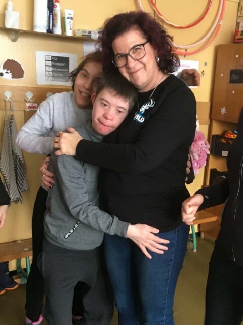 Liebe Wildies, heute haben wir das Heim für schwerbehinderte Kinder nahe Gyöngyös besucht. Zu sehen, wie sehr sich die Kinder über die Geschenke aus Deutschland und Ungarn gefreut haben, war unglaublich berührend 💙 Danke an jede einzelne Person, die dazu beigetragen hat – ihr habt Herzen glücklich gemacht! 💙

Dear Wildies, today we visited the home for severely disabled children near Gyöngyös. Seeing how happy the children were about the gifts from Germany and Hungary was incredibly touching 💙 Thank you to every single person who contributed – you truly made hearts happy! 💙

Kedves Wildies! Ma meglátogattuk a Gyöngyös közelében található, súlyosan sérült gyermekek otthonát. Hihetetlenül megható volt látni, mennyire örültek a gyerekek a Németországból és Magyarországról érkezett ajándékoknak 💙 Köszönjük minden egyes embernek, aki hozzájárult ehhez – ti igazán boldoggá tettétek a szíveket! 💙

#spende #donation  #happy #wild 
#hungary germany