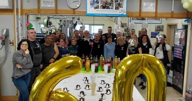 Lieber István, Happy Birthday und alles Gute zum 28. jährigen Firmenjubiläum. 💙

Dear István, Happy Birthday and all the best for your 28th company anniversary. 💙

Kedves István, Boldog születésnapot és minden jót kívánok a 28. évfordulód alkalmából! 💙