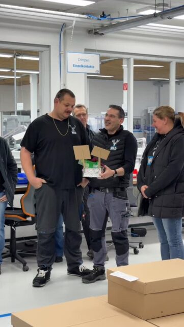 Einfach bellissimo! Giacomo, unser Vollblut-Italiener und „Nikolaus“, ist 50 geworden – und die Kollegen haben ihn mit einem besonderen Geschenk überrascht.  Auch Geschäftsführer Daniel Zimmermann wurde am Wochenende ein Jahr älter und herzlich gefeiert. Für den süßen Genuss sorgte Giacomo mit original italienischem Tiramisu und Geburtstagskuchen. Herzlichen Glückwunsch Euch beiden! 💙

Simply bellissimo! Giacomo, our true-blooded Italian and “Santa Claus,” has turned 50 – and his colleagues surprised him with a special gift. Our Managing Director, Daniel Zimmermann, also celebrated becoming a year older over the weekend and received warm congratulations.
For a sweet treat, Giacomo brought original Italian tiramisu and birthday cake.
Congratulations to both of you! 💙

Egyszerűen bellissimo! Giacomo, a vérbeli olaszunk és „Mikulásunk”, betöltötte az 50-et – kollégái pedig egy különleges ajándékkal lepték meg. Ügyvezetőnk, Daniel Zimmermann is egy évvel idősebb lett a hétvégén, és őt is szívből felköszöntöttük. Az édességekről Giacomo gondoskodott eredeti olasz tiramisùval és születésnapi tortával. Szívből gratulálunk mindkettőtöknek! 💙 
 
 
#Team #WILD #Happy #Birthday #Italy