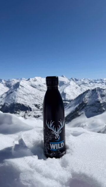 Pataki Tamás, unser Fachmann für Steuerfragen in Ungarn, hat unsere WILD-Flasche im Skigebiet Les Arcs in Frankreich perfekt in Szene gesetzt. Danke für diesen wunderschönen Moment aus den Alpen! 💙

Pataki Tamás, our expert in tax matters in Hungary, has beautifully showcased our WILD-bottle in the ski resort of Les Arcs in France. Thanks for this great moment from the Alps! 💙

Pataki Tamás, magyarországi adóügyi szakértőnk, gyönyörűen bemutatta a WILD palackunkat a franciaországi Les Arcs síközpontban. Köszönjük ezt a nagyszerű pillanatot az Alpokból! 💙

#wild #bottle #hungary #alps #ski