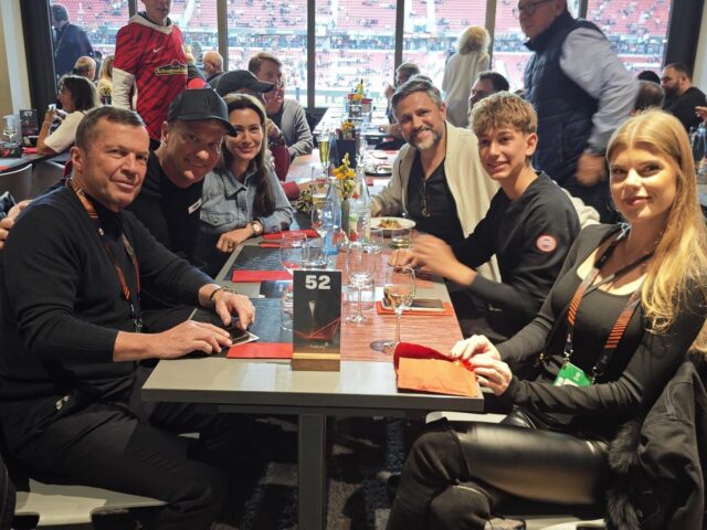 Lothar Matthäus – der Weltstar!
Gemeinsam mit seiner Freundin Theresa genoss er mit dem WILD-Team einen unvergesslichen Abend: großartiges Essen und ein überragendes Spiel des SC Freiburg gegen Celta Vigo (3:0), dass er für RTL live kommentierte.
Danke 🙏 für euren Besuch beim WILD-Team – jederzeit wieder! 💙
Lothar Matthäus – the world star! Together with his girlfriend Theresa, he enjoyed an unforgettable evening with the WILD team: fantastic food and a superb match between SC Freiburg and Celta Vigo (3-0), which he commentated live for RTL. Thank you 🙏 for visiting the WILD team – we’d love to come again! 💙
Lothar Matthäus – a világsztár! Barátnőjével, Theresával együtt egy felejthetetlen estét töltöttek a WILD csapatával: fantasztikus ételek és egy nagyszerű SC Freiburg–Celta Vigo mérkőzés (3-0), amelyet élőben közvetített az RTL-nek. Köszönjük 🙏, hogy meglátogattátok a WILD csapatát – szívesen eljönnénk újra! 💙
#lotharmatthäus #celtadevigo #sc #freiburg #europaleague