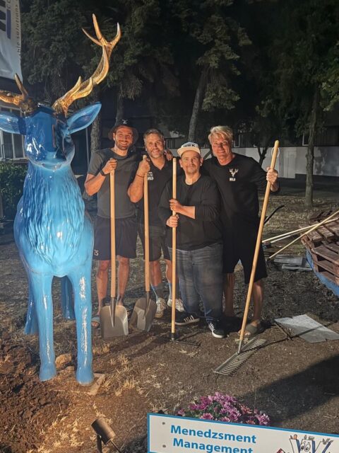 Andere schlafen – unsere Geschäftsführung bringt alles zum Glänzen. 💙
Others sleep – our management makes everything shine.💙
Mások alszanak – nálunk a vezetőség éjszaka is ragyogóvá varázsol mindent. 💙
#hungary #boss #management #doit #working