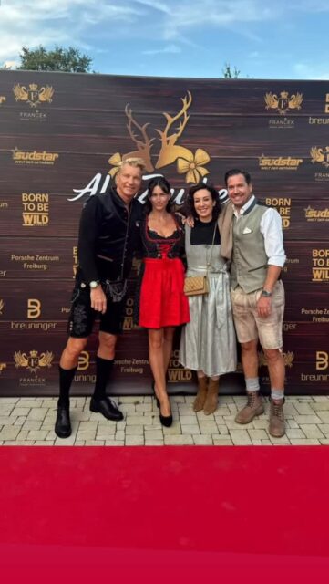 Es war eine wilde Party! Vielen Dank an TCM Events für den schönen Abend! Das „Bruggaa“ war die perfekte Location für die AlmZauber-Party!
Und @giuliasiegel an den Decks hat die Hütte zum Beben gebracht.
#Bruggaa #GiuliaSiegel #TCMEntertainment #wild #tso