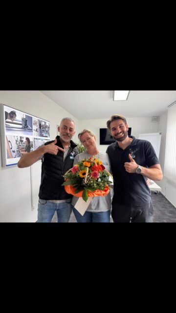 Liebe Nathalie,
wir sind stolz, dass Du unser Team seit 10 Jahren bereicherst!
Danke für Deinen Einsatz, Deine Leidenschaft und Deine Treue. Es ist schön, Dich im Team zu haben.
Auf viele weitere wilde gemeinsame Jahre! 💙
Dear Nathalie,
we’re so proud to have had you as part of our team for the past 10 years!
Thank you for all your dedication, passion, and loyalty. We’re so happy to have you on our team.
Here’s to many more wild years together! 💙
Kedves Nathalie!
Büszkék vagyunk rá, hogy már 10 éve erősíted a csapatunkat!
Köszönjük a kitartásodat, a lelkesedésedet és azt, hogy mindig számíthatunk rád. Nagyon örülünk, hogy a csapatunk része vagy!
Még sok-sok közös, vad évre! 💙
#10 #years #wild #love #years