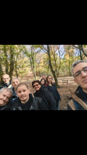 Teambuilding im Mátra-Gebirge! Das WILD-Team aus Ungarn hat gemeinsam den goldenen Herbst genossen – mit einer Fahrt mit der Schmalspurbahn, einer kleinen Wanderung und einem gemütlichen Mittagessen. Schöne Momente, die uns als Team noch näher zusammenbringen. 💙

Team Building in the Mátra Mountains! The WILD-team in Hungary enjoyed the golden autumn together – with a ride on the narrow-gauge railway, a short hike and a lovely lunch. Special moments that bring us even closer as a team. 💙

Csapatépítés a Mátrában! A WILD magyarországi csapata együtt élvezte az aranyló őszt – kisvasutazással, egy rövid túrával és egy kellemes közös ebéddel. Szép pillanatok, amelyek még közelebb hoznak minket egymáshoz. 💙

#team #hungary #outside #joy #nature